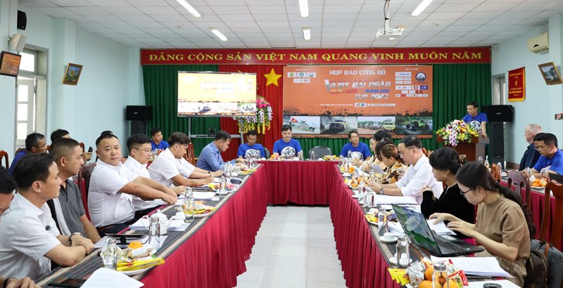 Các đại biểu tham dự họp báo